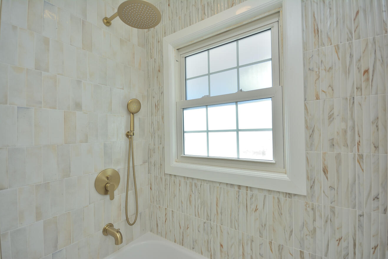 2106 Murphy Woods Road Beloit, WI 53511 - Photo 23 of 44 PRIMARY BATH