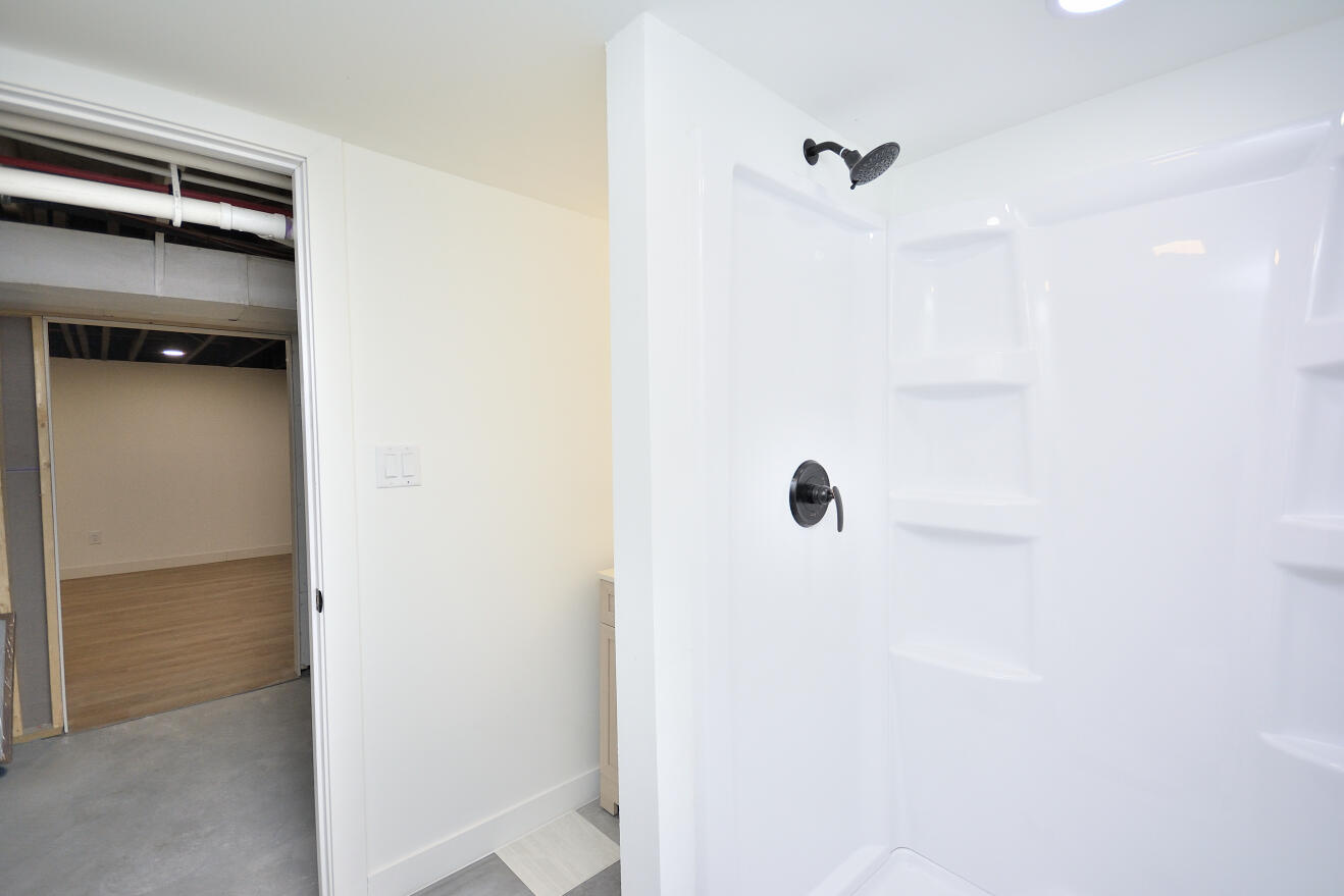 2106 Murphy Woods Road Beloit, WI 53511 - Photo 39 of 44 FULL BATH