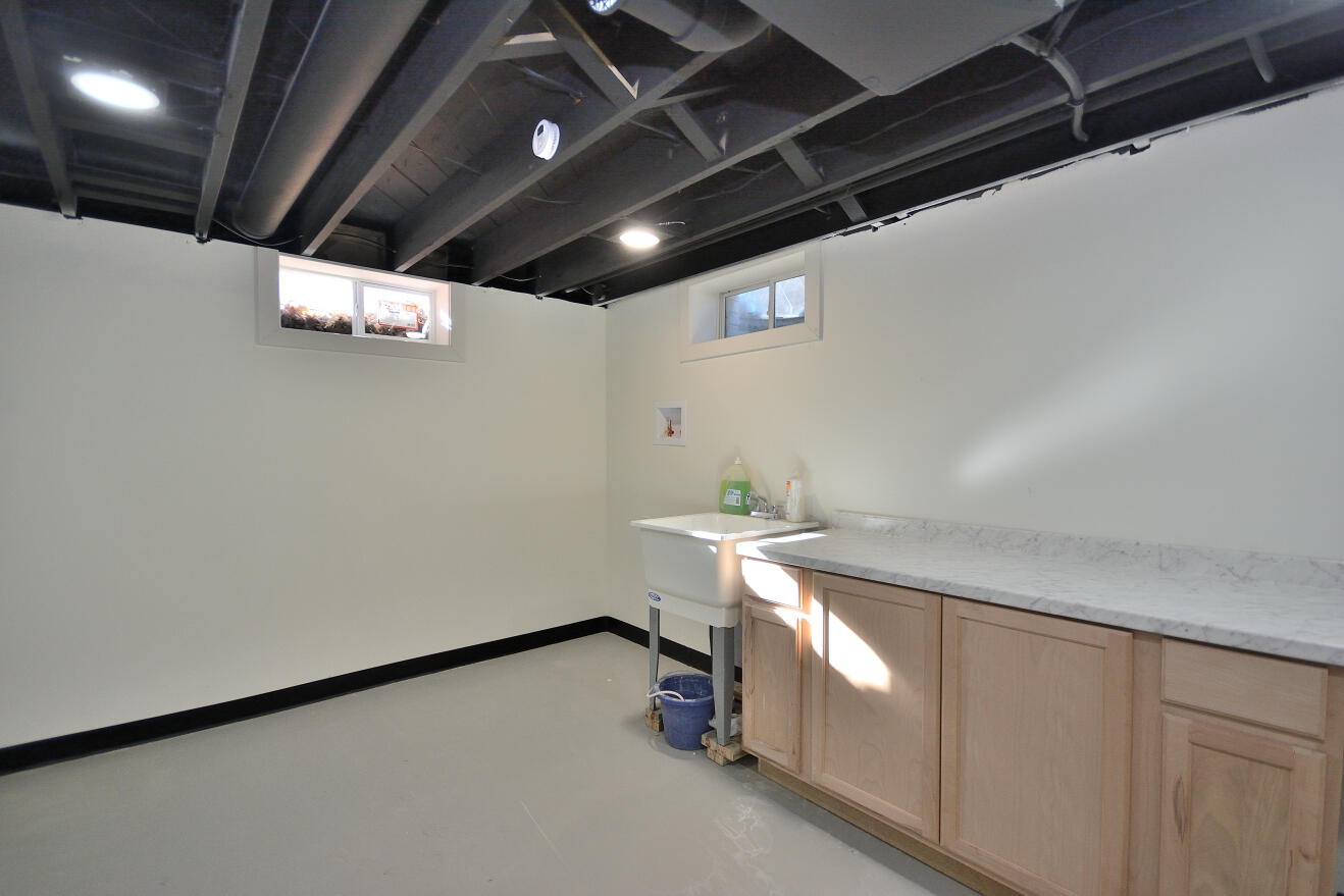 2106 Murphy Woods Road Beloit, WI 53511 - Photo 40 of 44 LAUNDRY