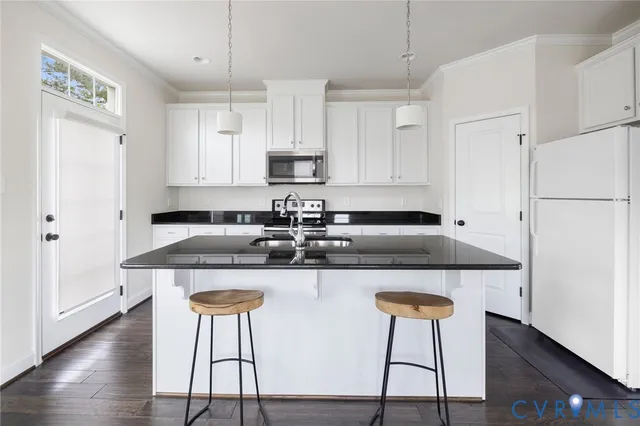 $3,165 | 11128 Swanee Mill Trace, Unit 11128, Glen Allen, VA 23059