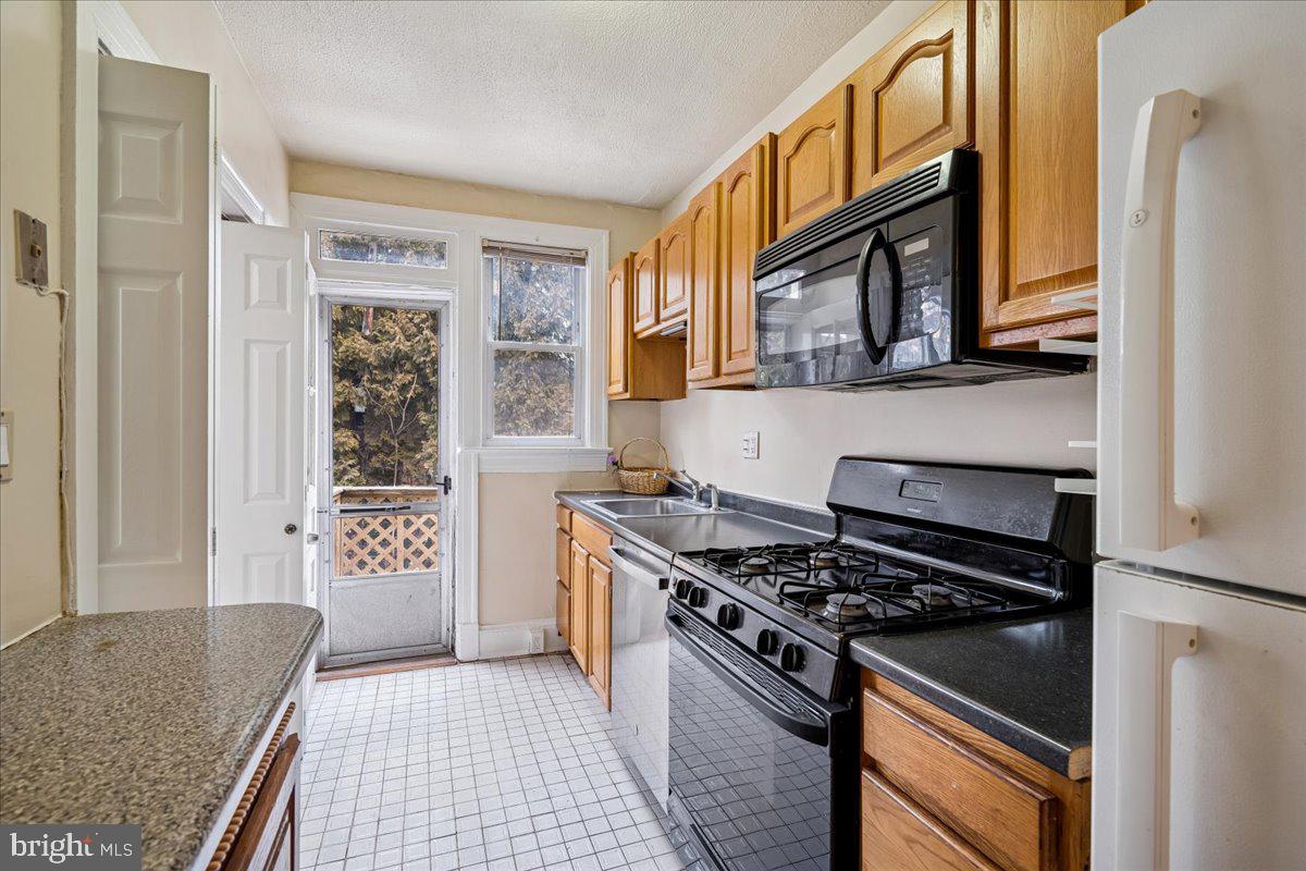 3627 Ingomar Place Northwest Washington, DC 20015 - Photo 14 of 35