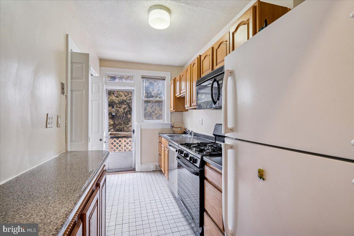 3627 Ingomar Place Northwest Washington, DC 20015 - Photo 15 of 35