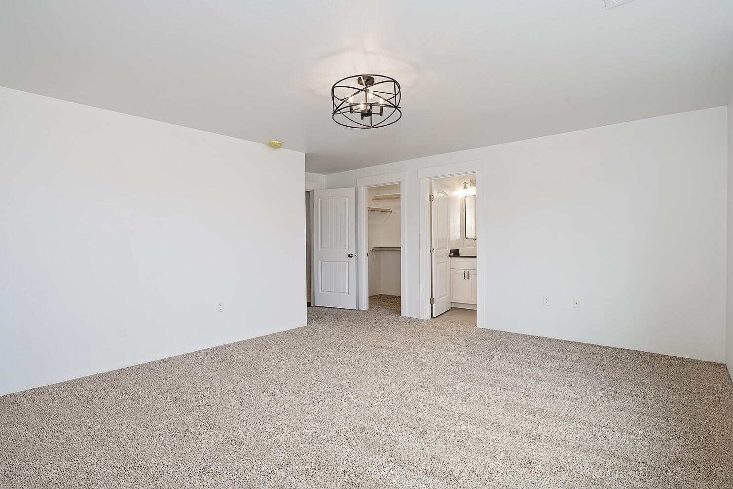 267 Samuel Lane Loop Road Phoenix, OR 97535 - Photo 10 of 16 a view of an empty room