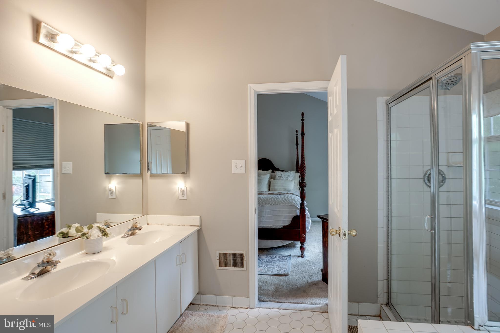 41 Arrowhead Drive Burlington, NJ 08016 - Photo 22 of 33 Primary Bathroom