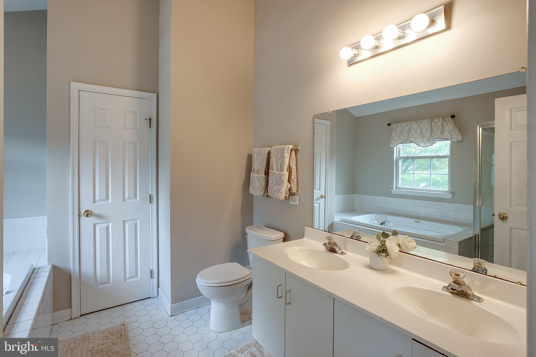 41 Arrowhead Drive Burlington, NJ 08016 - Photo 23 of 33 Primary Bathroom