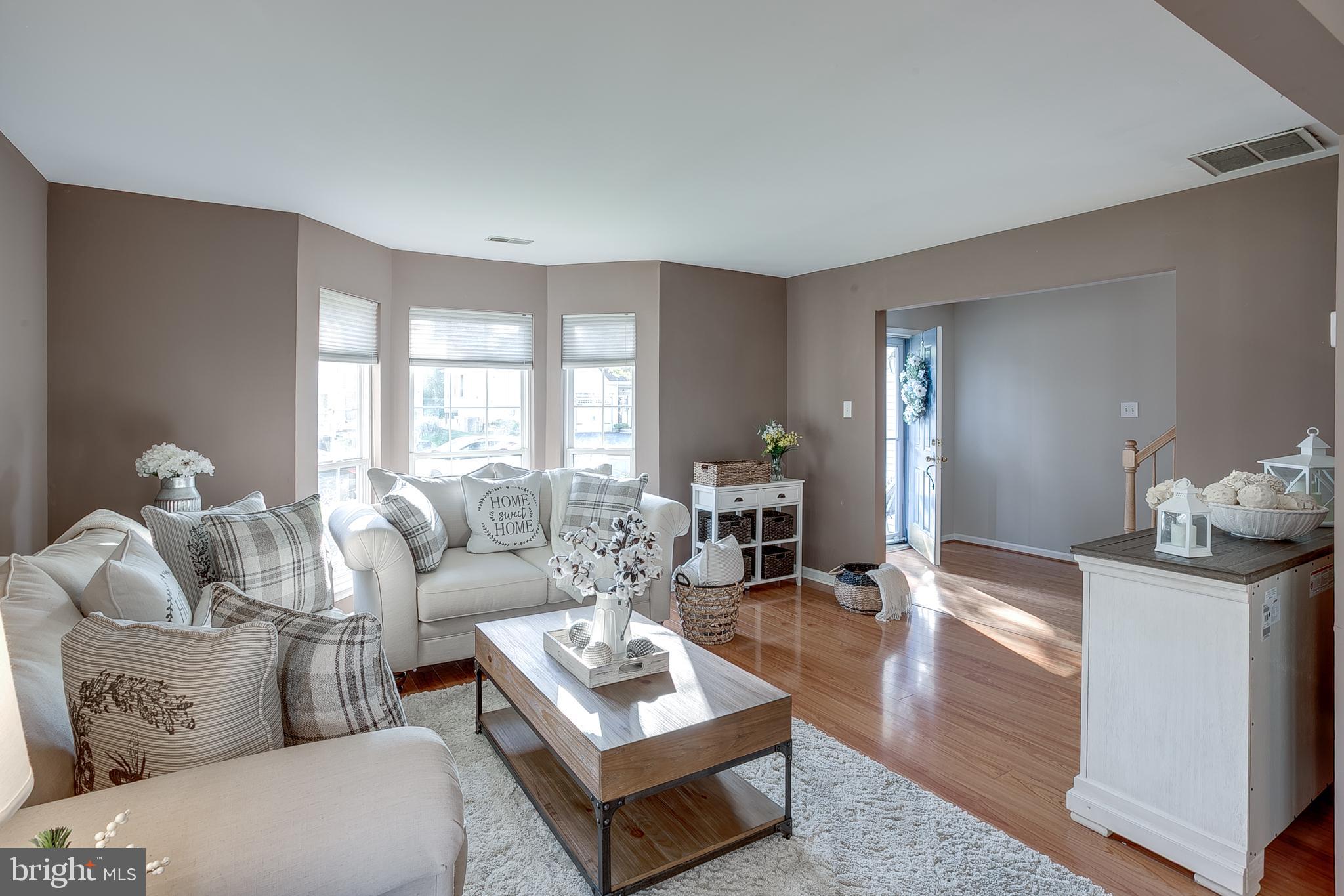 41 Arrowhead Drive Burlington, NJ 08016 - Photo 6 of 33 Living Room