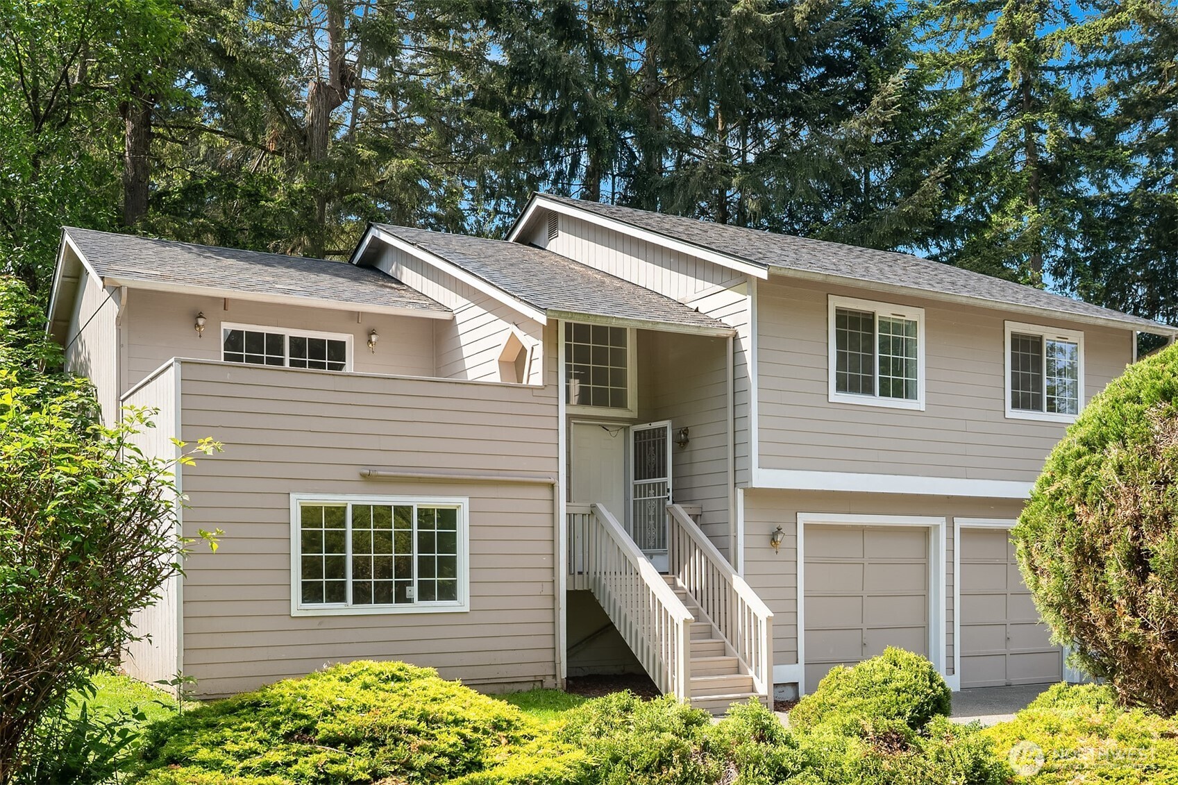 919 Southwest 319th Place Federal Way, WA 98023 - Photo 2 of 24