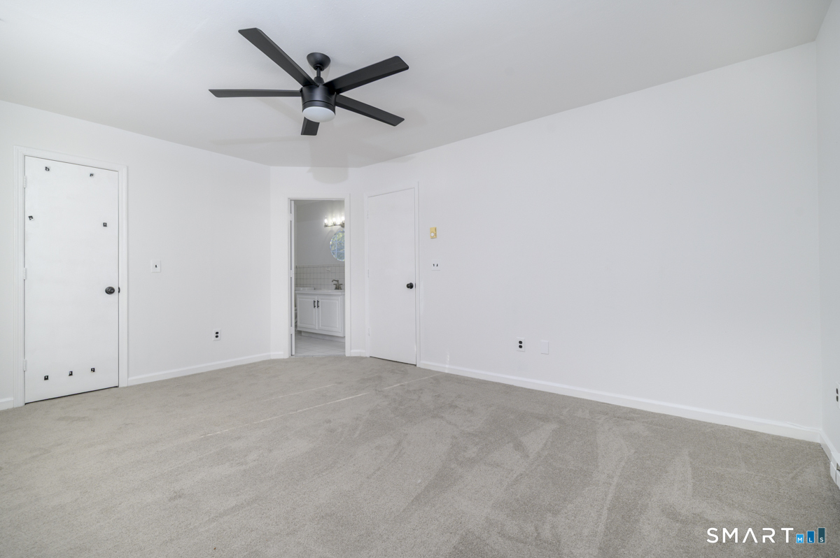 905 Oronoke Road, Unit 13 Waterbury, CT 06708 - Photo 21 of 28 an empty room