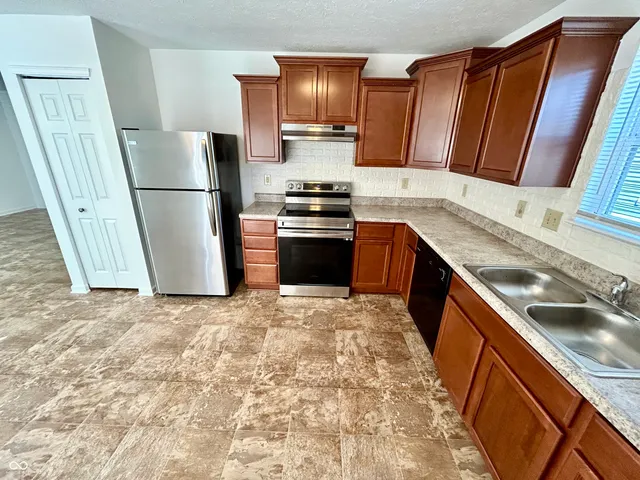 $1,775 | 4829 Penoyer Lane, Indianapolis, IN 46235