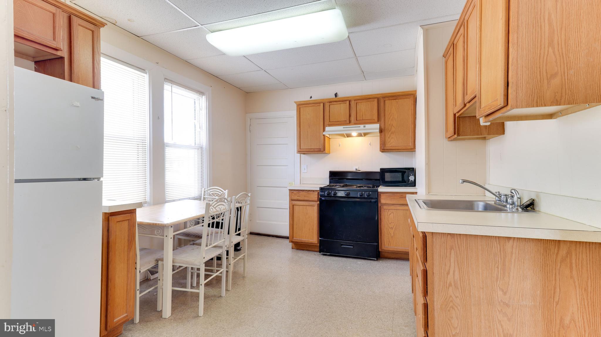 20 Deptford Road Glassboro, NJ 08028 - Photo 3 of 21