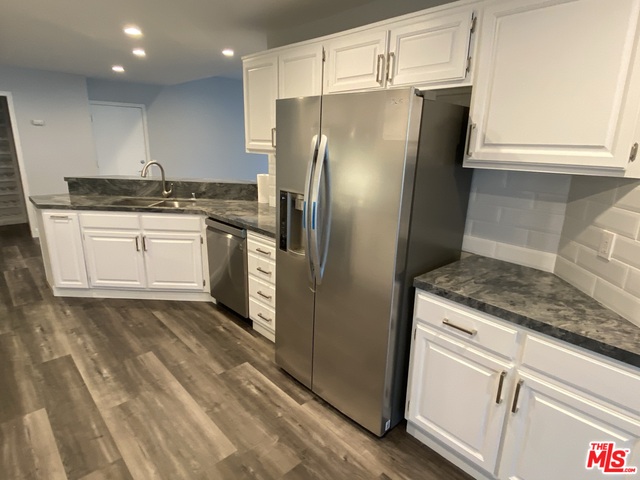 22975 Park Ora Calabasas, CA 91302 - Photo 2 of 20