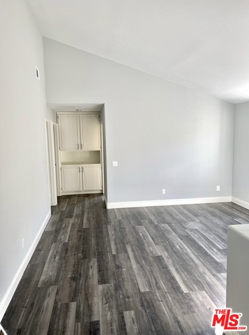 22975 Park Ora Calabasas, CA 91302 - Photo 11 of 20