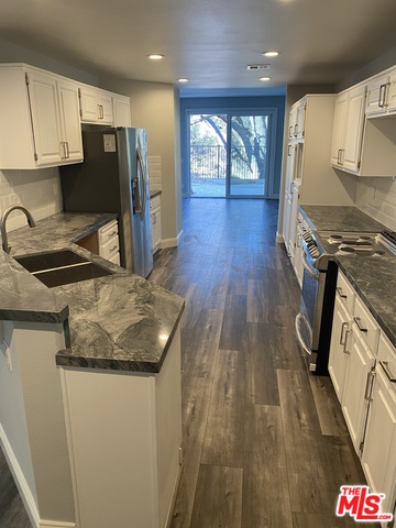 22975 Park Ora Calabasas, CA 91302 - Photo 5 of 20