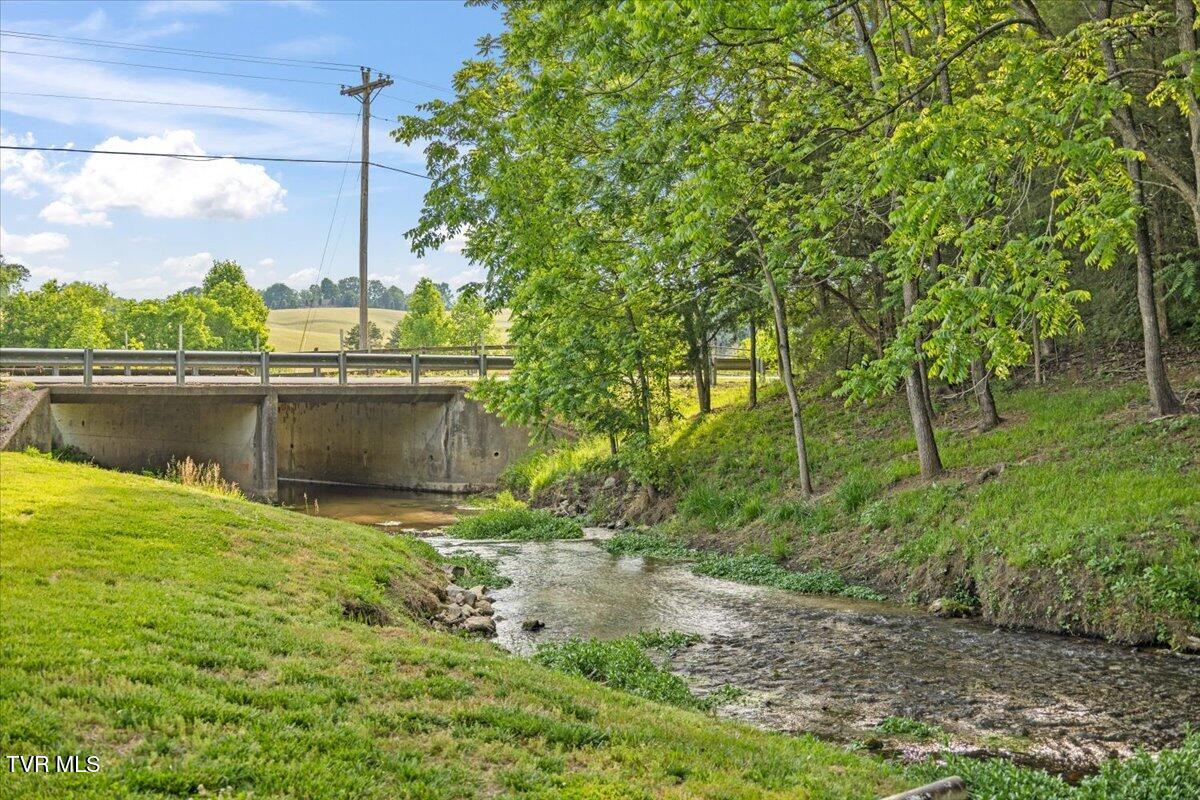 375 Middle Creek Road Afton, TN 37616 - Photo 6 of 119 74-128A1670