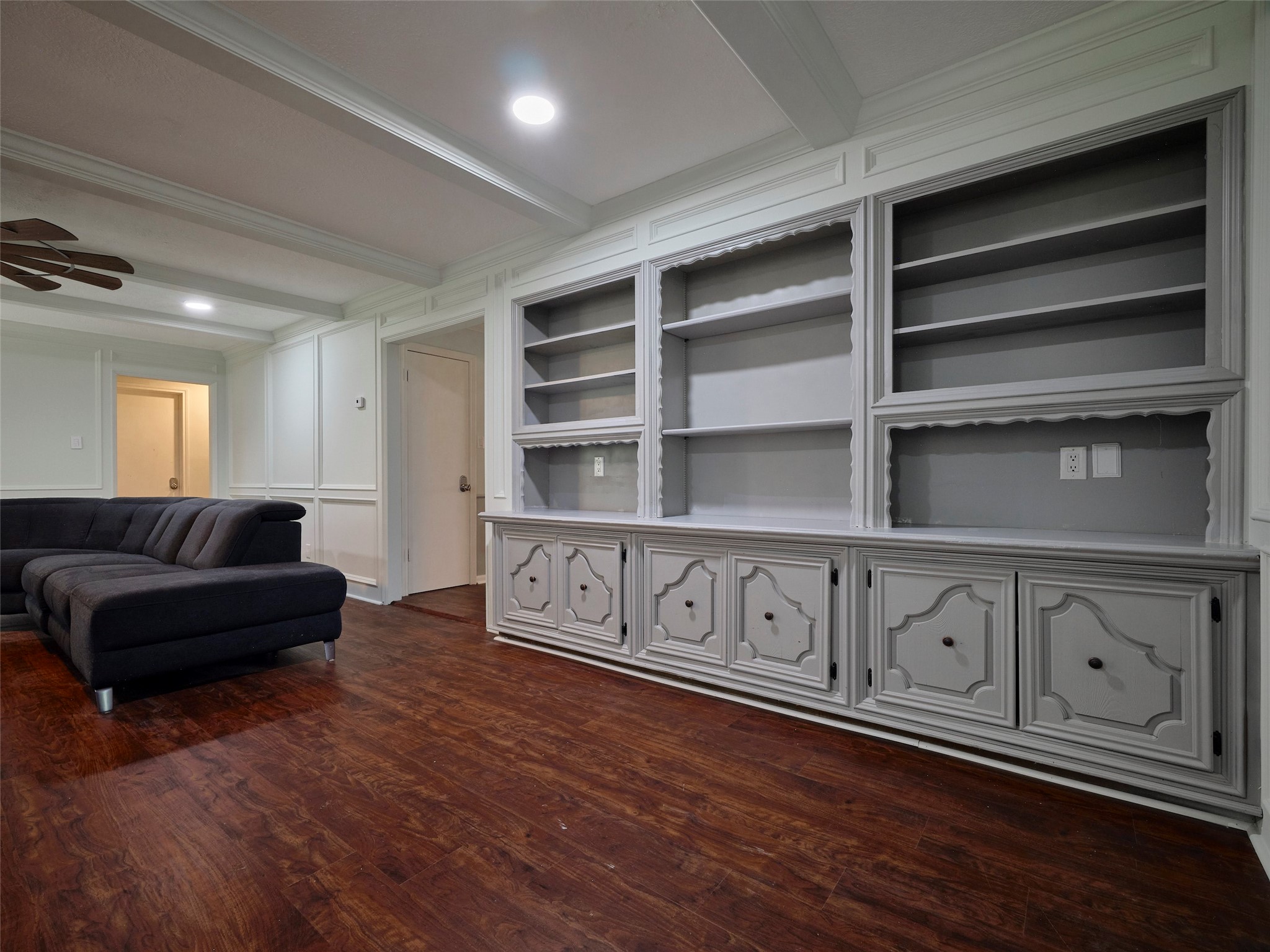 6915 Worcester Drive Spring, TX 77379 - Photo 13 of 36 Beautiful built-ins