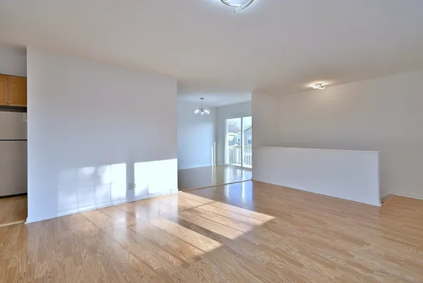 $289,000 | 424 Muirwood Court, Vernon Hills, IL 60061