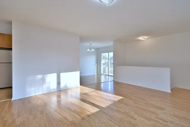 $299,000 | 424 Muirwood Court, Vernon Hills, IL 60061