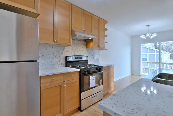$289,000 | 424 Muirwood Court, Vernon Hills, IL 60061