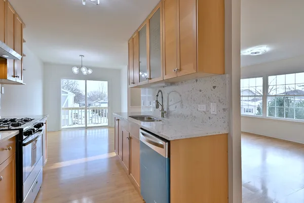 $289,000 | 424 Muirwood Court, Vernon Hills, IL 60061