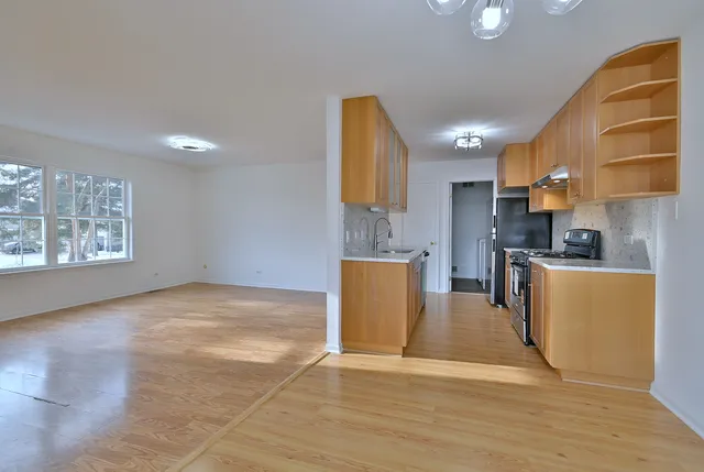 $299,000 | 424 Muirwood Court, Vernon Hills, IL 60061