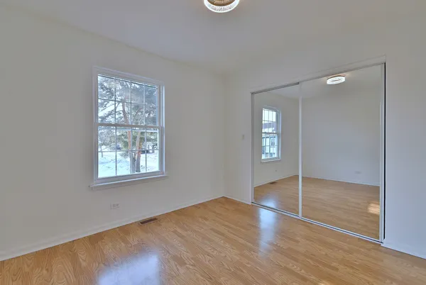 $289,000 | 424 Muirwood Court, Vernon Hills, IL 60061