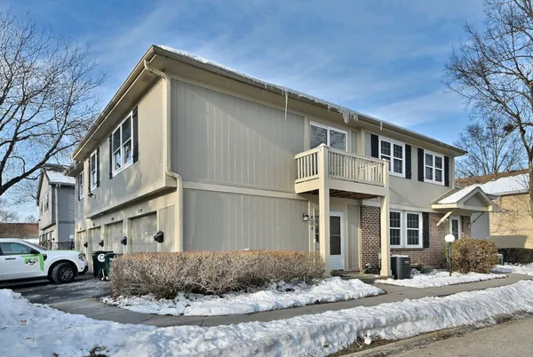 $289,000 | 424 Muirwood Court, Vernon Hills, IL 60061