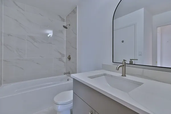 $289,000 | 424 Muirwood Court, Vernon Hills, IL 60061
