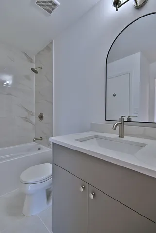 $299,000 | 424 Muirwood Court, Vernon Hills, IL 60061