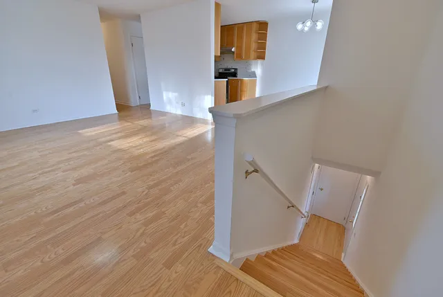 $299,000 | 424 Muirwood Court, Vernon Hills, IL 60061