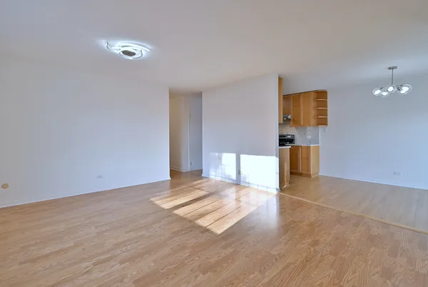 $289,000 | 424 Muirwood Court, Vernon Hills, IL 60061
