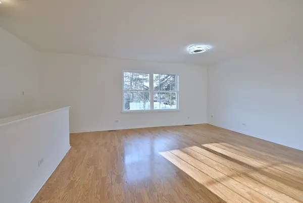 $289,000 | 424 Muirwood Court, Vernon Hills, IL 60061