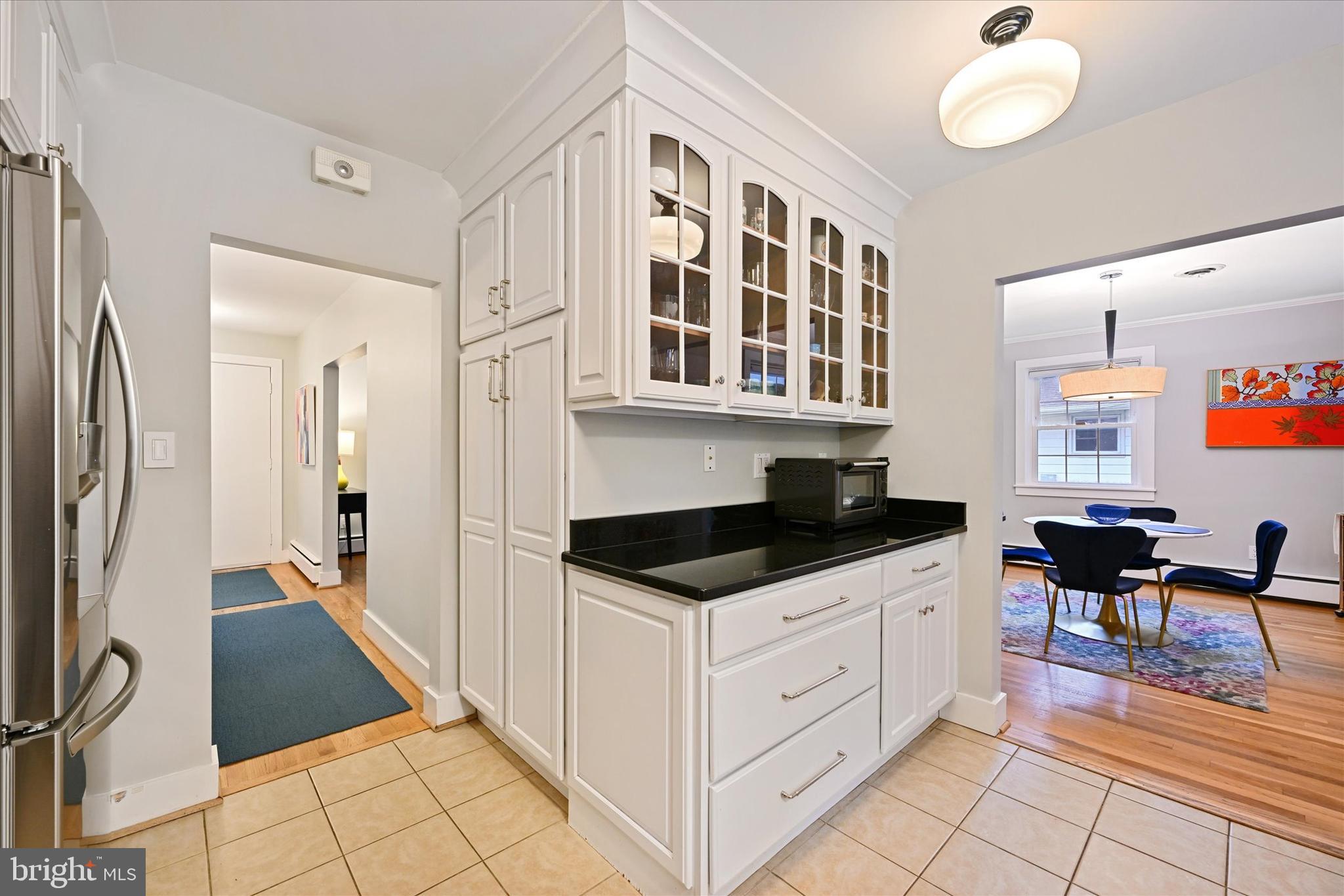 6004 Roland Avenue Baltimore, MD 21210 - Photo 11 of 32