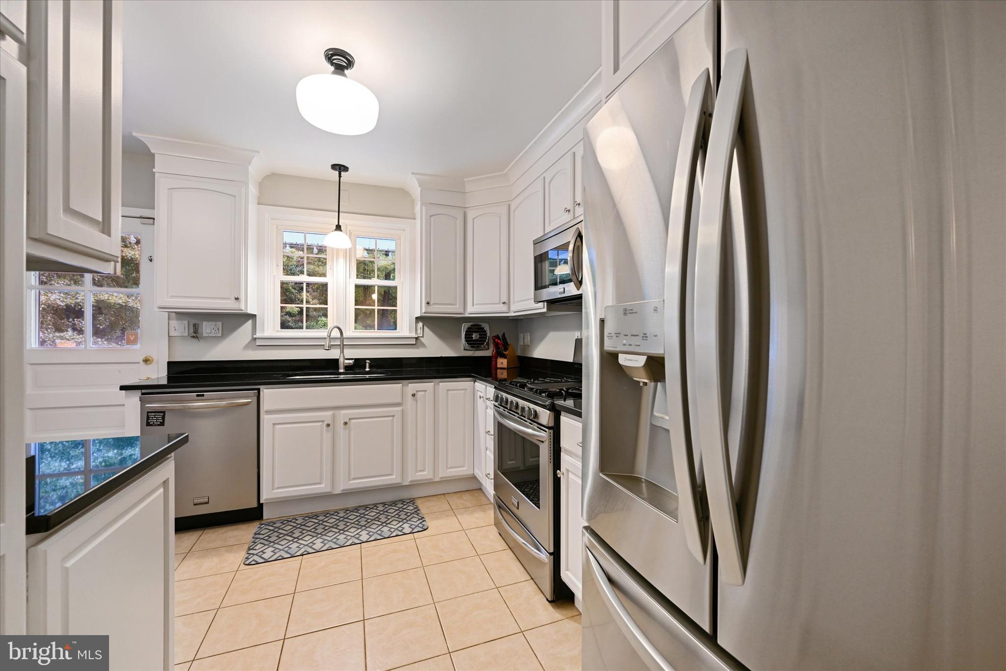 6004 Roland Avenue Baltimore, MD 21210 - Photo 12 of 32