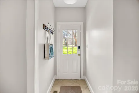 en empty room with windows and ceiling fan