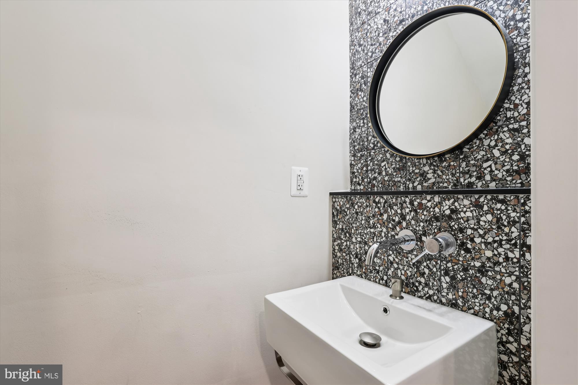 2600 16th Street South, Unit 696 Arlington, VA 22204 - Photo 16 of 46 Powder Room