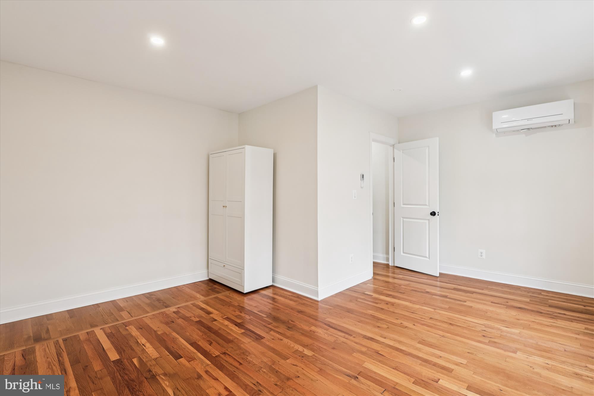 2600 16th Street South, Unit 696 Arlington, VA 22204 - Photo 19 of 46 Primary Bedroom