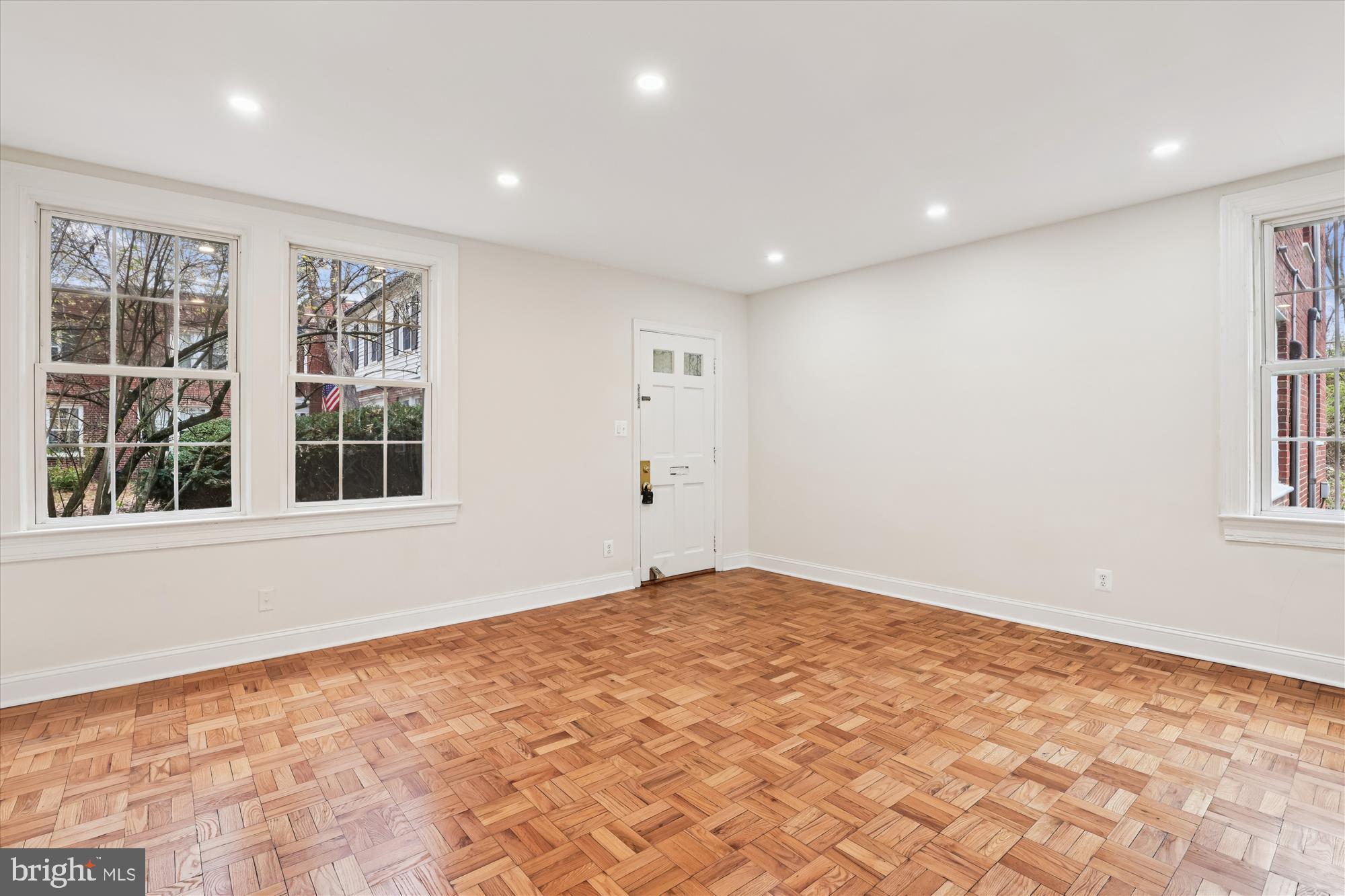 2600 16th Street South, Unit 696 Arlington, VA 22204 - Photo 6 of 46 Living Room