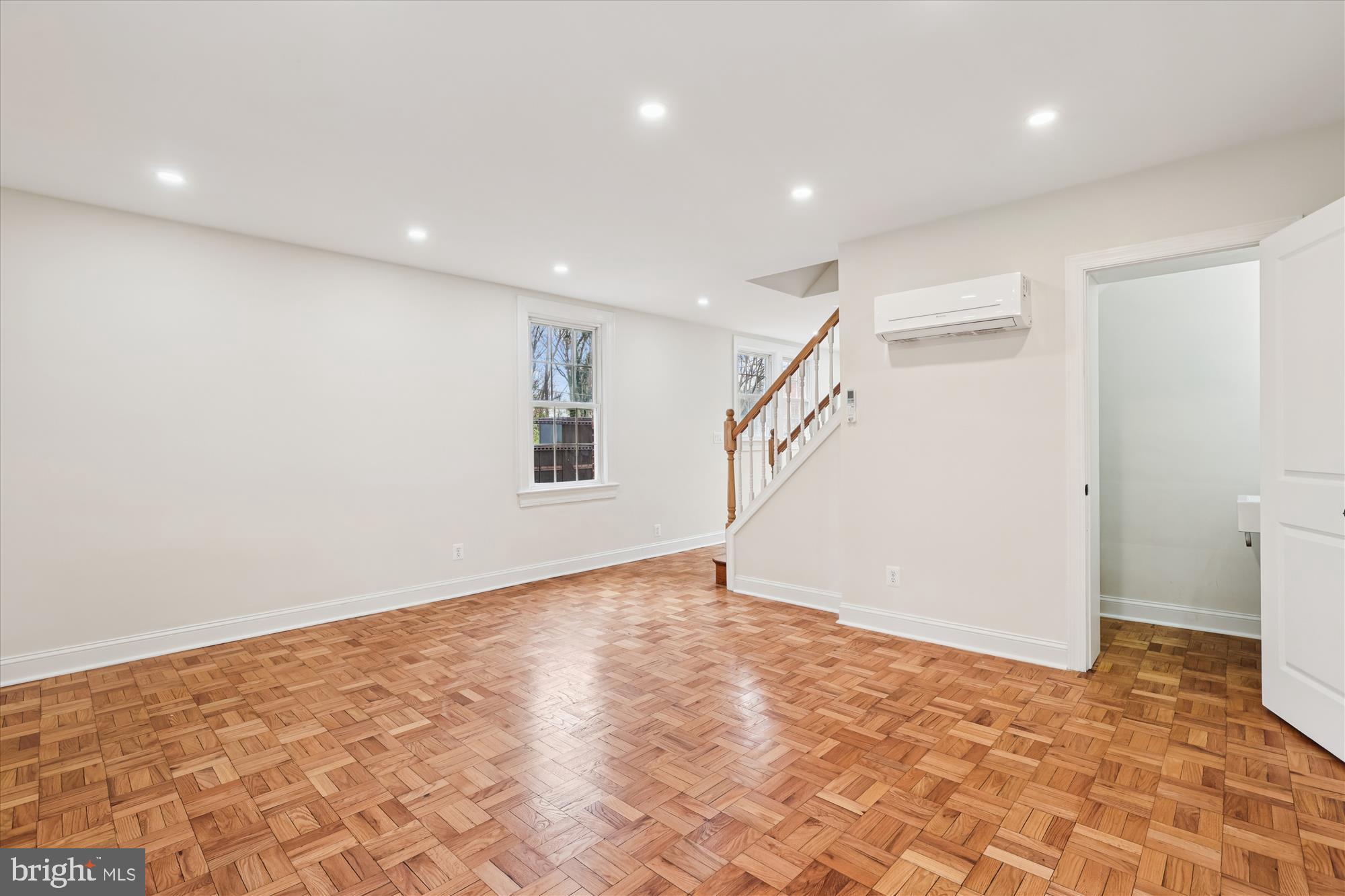 2600 16th Street South, Unit 696 Arlington, VA 22204 - Photo 8 of 46 Living Room