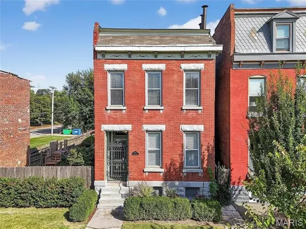 $369,000 | 2751 Shenandoah Avenue, St. Louis, MO 63104