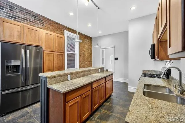 $369,000 | 2751 Shenandoah Avenue, St. Louis, MO 63104