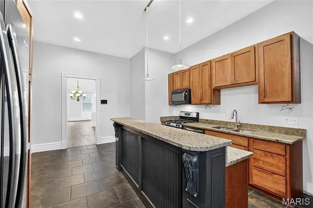 $369,000 | 2751 Shenandoah Avenue, St. Louis, MO 63104