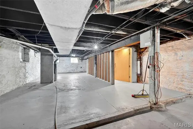 $369,000 | 2751 Shenandoah Avenue, St. Louis, MO 63104