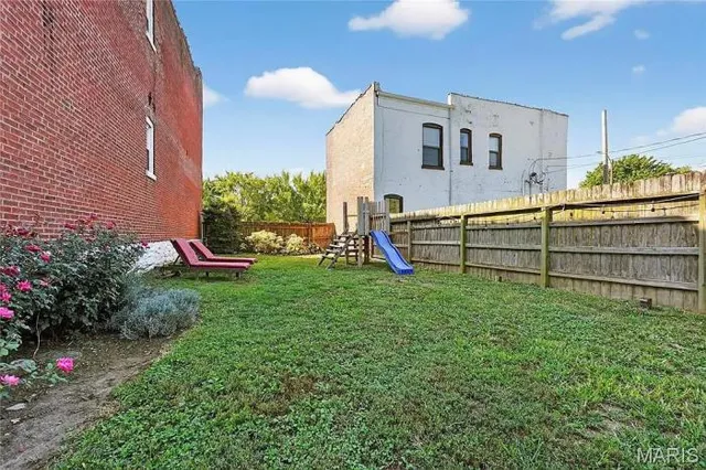 $369,000 | 2751 Shenandoah Avenue, St. Louis, MO 63104
