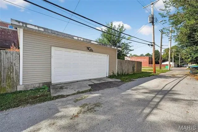 $369,000 | 2751 Shenandoah Avenue, St. Louis, MO 63104