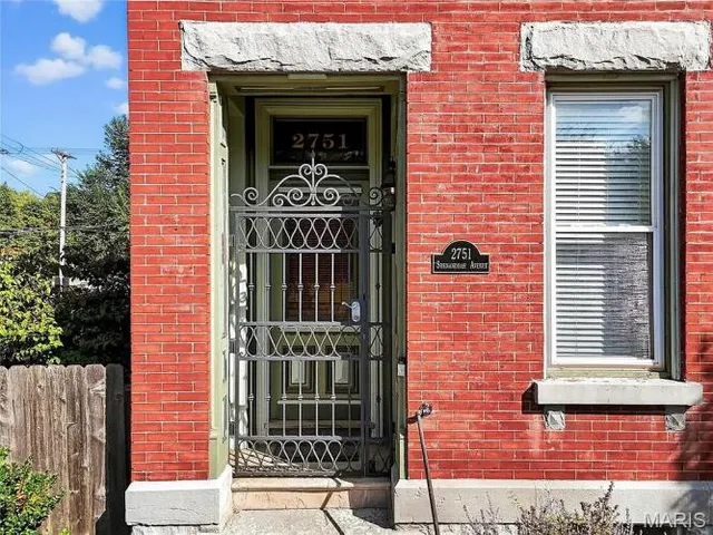 $369,000 | 2751 Shenandoah Avenue, St. Louis, MO 63104