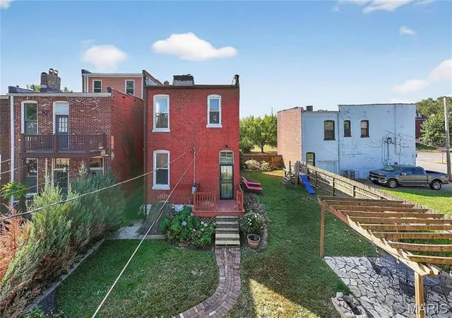 $369,000 | 2751 Shenandoah Avenue, St. Louis, MO 63104