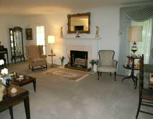 219 Hunt Road Fox Chapel, PA 15215 - Photo 4 of 8 Living Room.