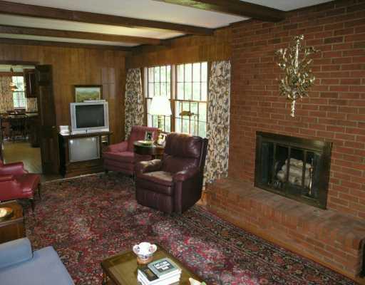 219 Hunt Road Fox Chapel, PA 15215 - Photo 7 of 8 Den/Family/Great Room.