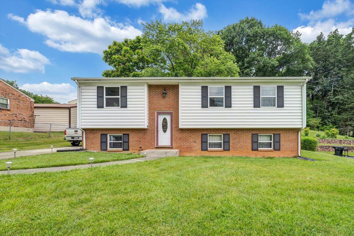 5739 Green Ridge Road Roanoke, VA 24019 - Photo 2 of 30 03-MIB09926a