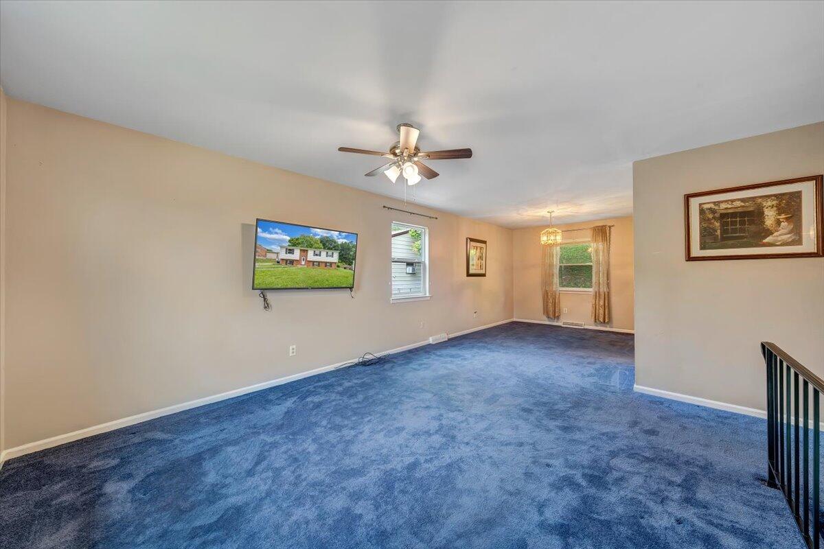 5739 Green Ridge Road Roanoke, VA 24019 - Photo 4 of 30 07-MIB09836